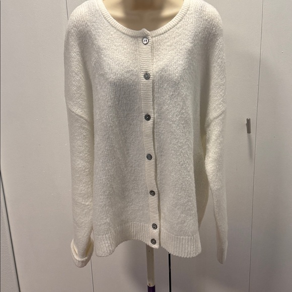 New White Cardigan XL - Picture 2 of 6